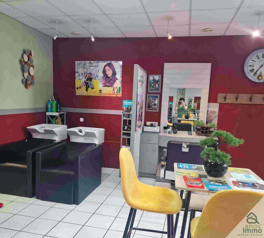 Commerce à ENTRAYGUES-SUR-TRUYERE