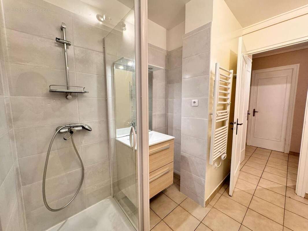   - Appartement à VILLEURBANNE