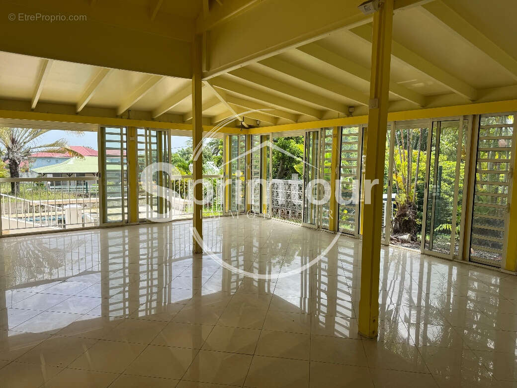 À VENDRE   BAIE-MAHAULT Villa Créole T6 avec Piscine sur Terrain de 1000 m2 - photo 14