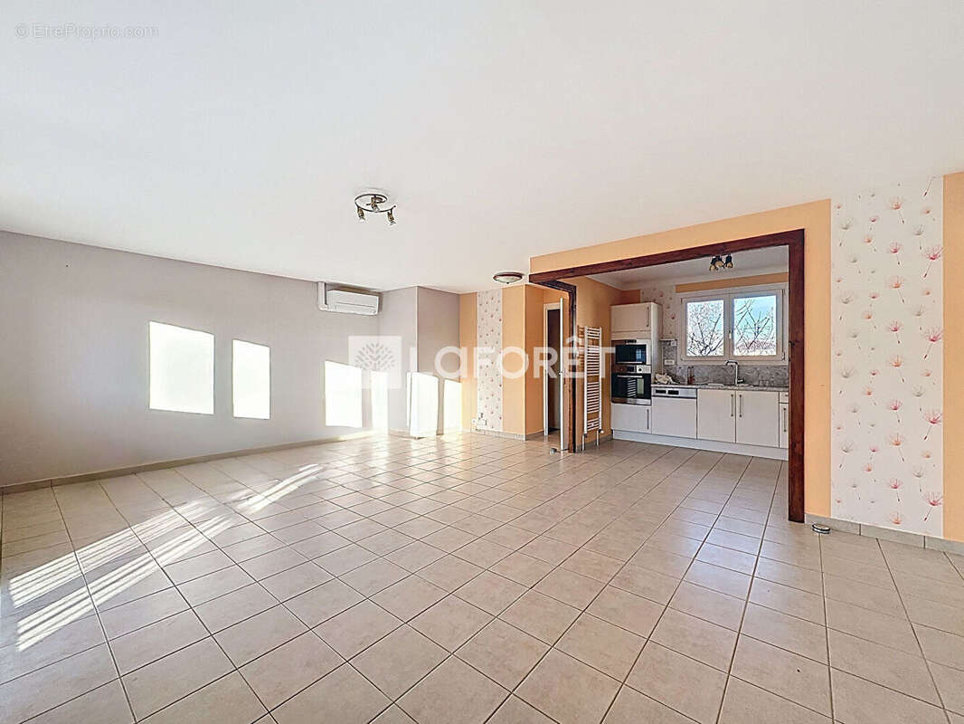 Maison à SAINT-DENIS-LES-BOURG