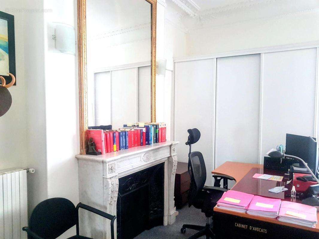 Commerce à PARIS-9E