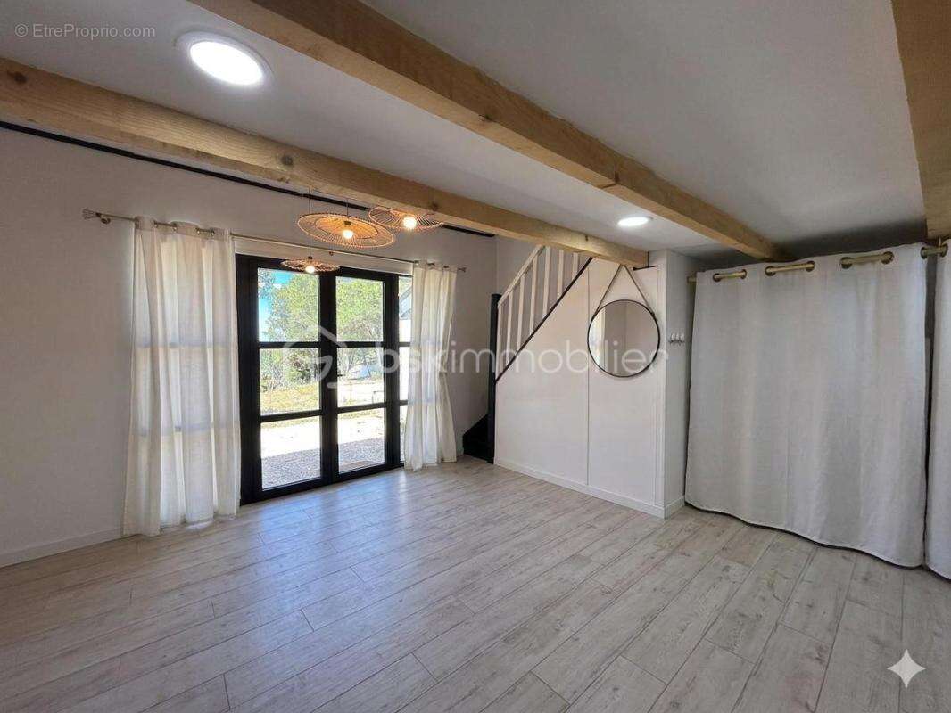 Maison à VENTABREN