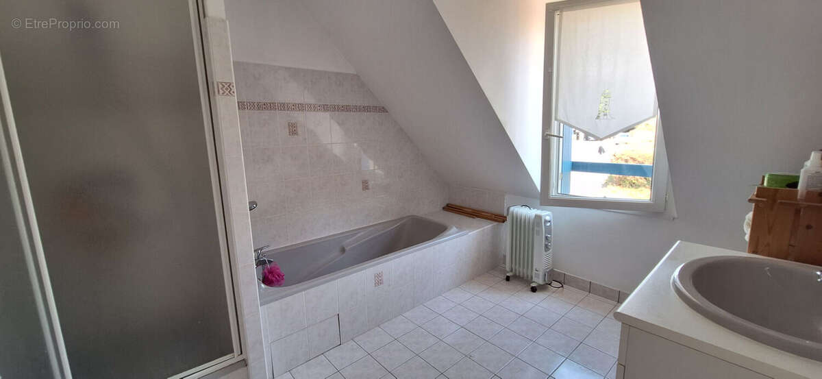 Fouesnant, Jolie maison de 4 chambres, sur un beau terrain arboré de 2000 m² ! - photo 10