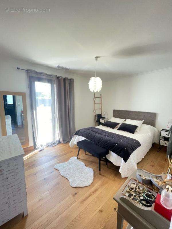 Maison à CHAMPCEVINEL