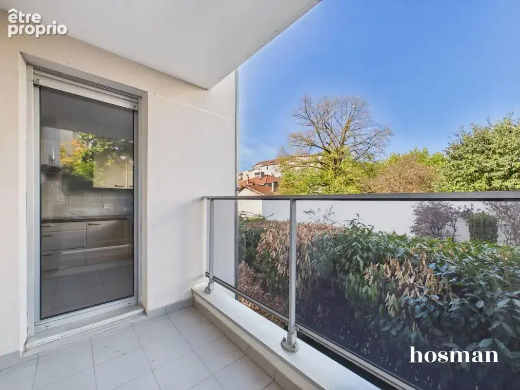 Bel et spacieux appartement familial T4/T5 de 119m2, traversant, avec balcon sur jardin et stationnement – Montchat, Lyon 3e - photo 2