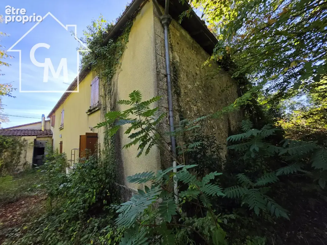 Maison à rénover entièrement avec dépendances et terrain - photo 38