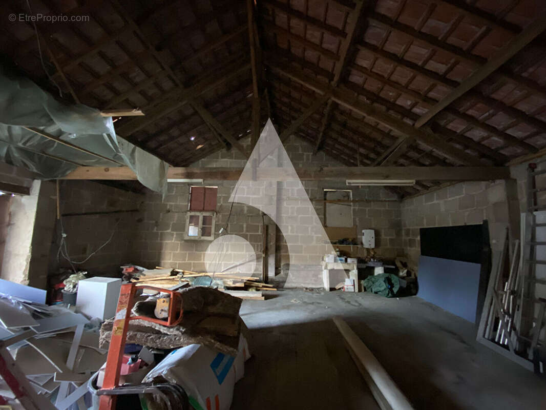 Commerce à LA CLOTTE