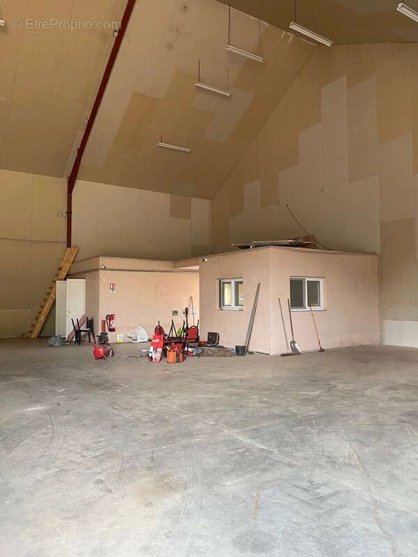 Commerce à SOMBERNON