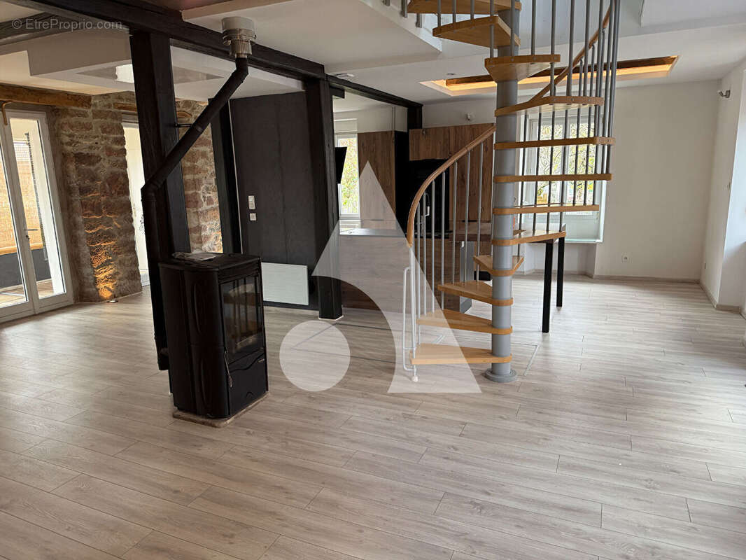 Maison à ROUGEMONT-LE-CHATEAU