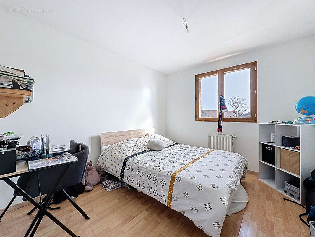 Maison à LA ROCHE-SUR-FORON