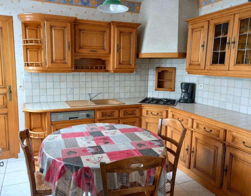 Maison plain-pied - 95m²-  AMBRIERES LES VALLEES (53) - photo 6