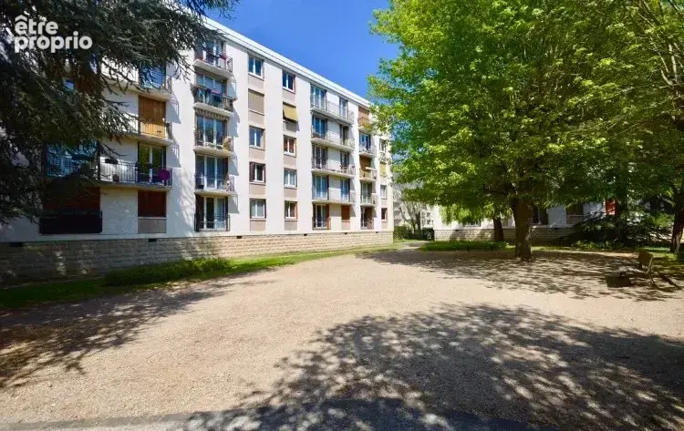 Appartement à LE PLESSIS-TREVISE