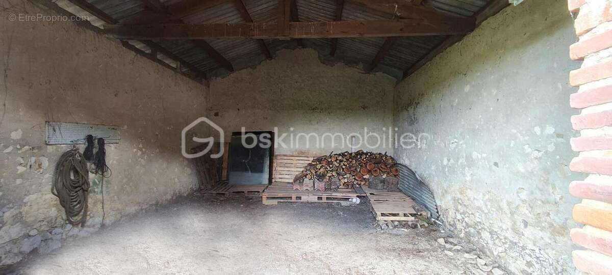 Situé à la campagne, ancien corp de ferme à rénover - photo 12
