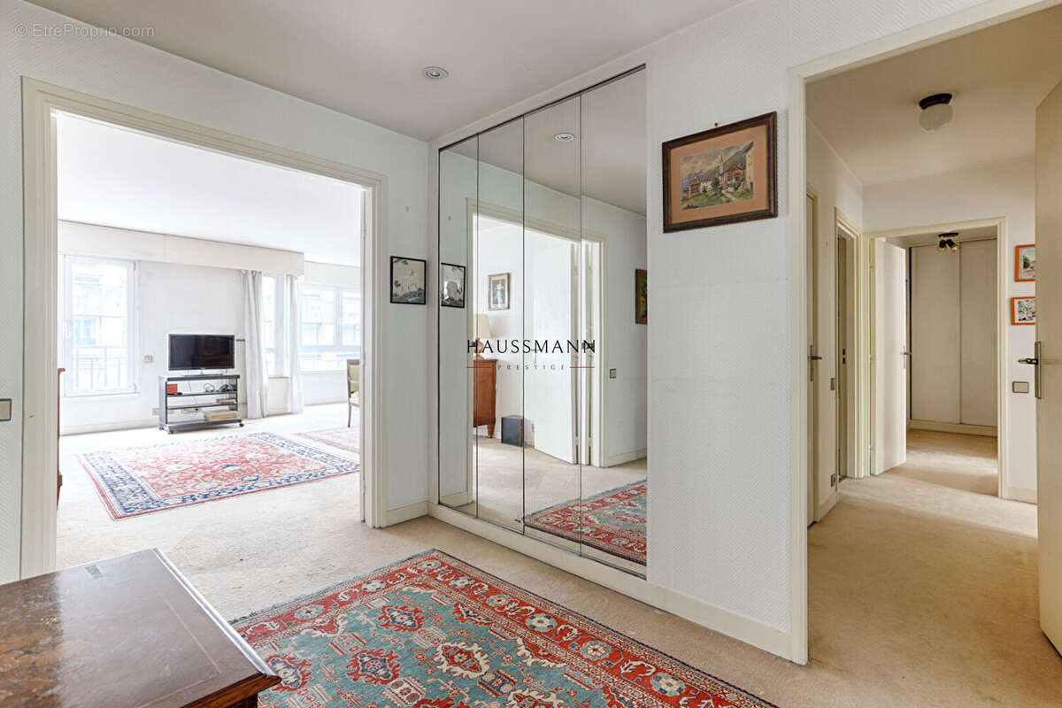 Appartement à PARIS-16E