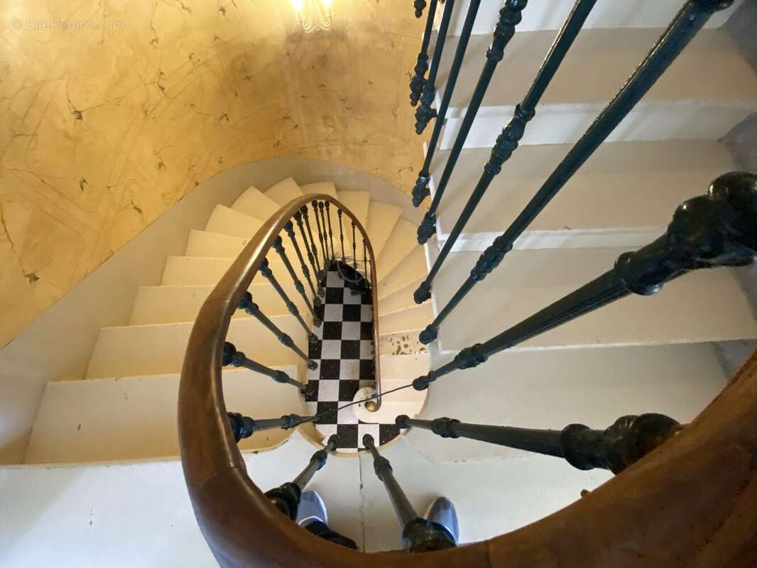 Maison à MONTOULIERS