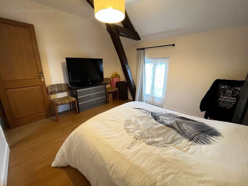 Maison à VILLENEUVE-LES-GENETS