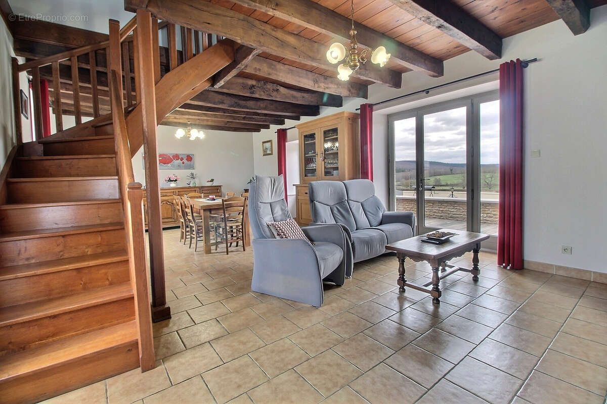 Maison à SAINT-MARCELIN-DE-CRAY