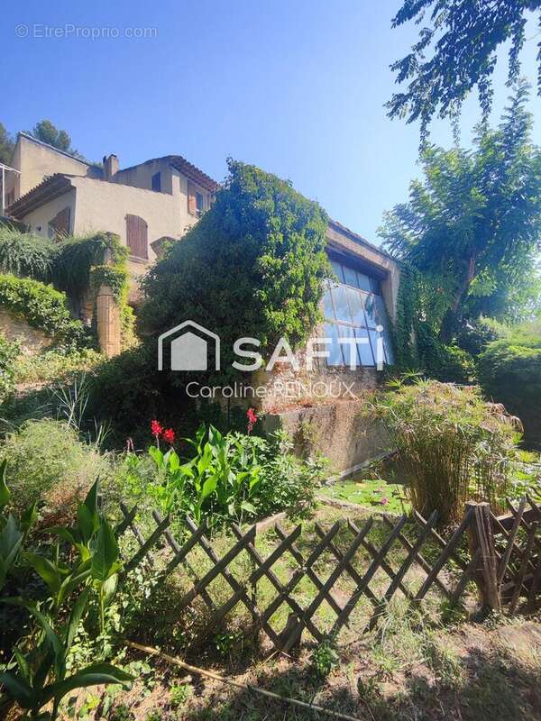 Maison 400 m² à Vaugines  - photo 6