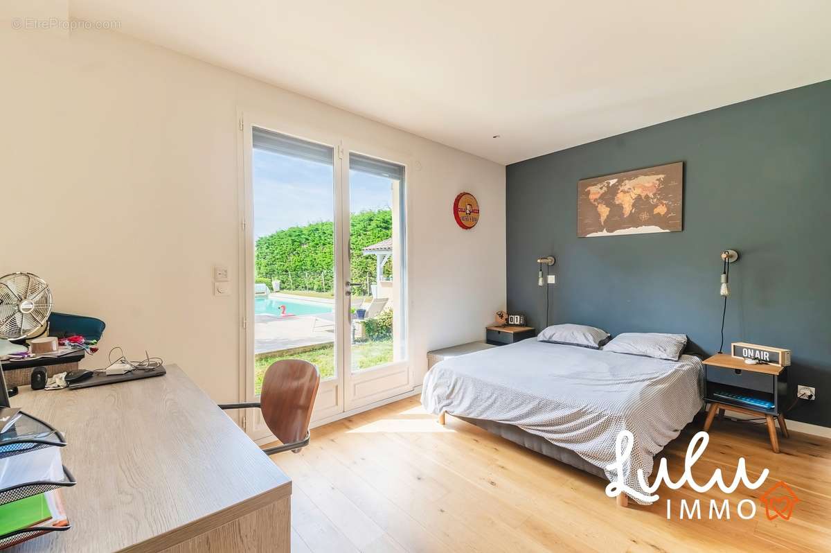 Ecully - Maison de 312 m2 habitable avec piscine, garage et cave - photo 19