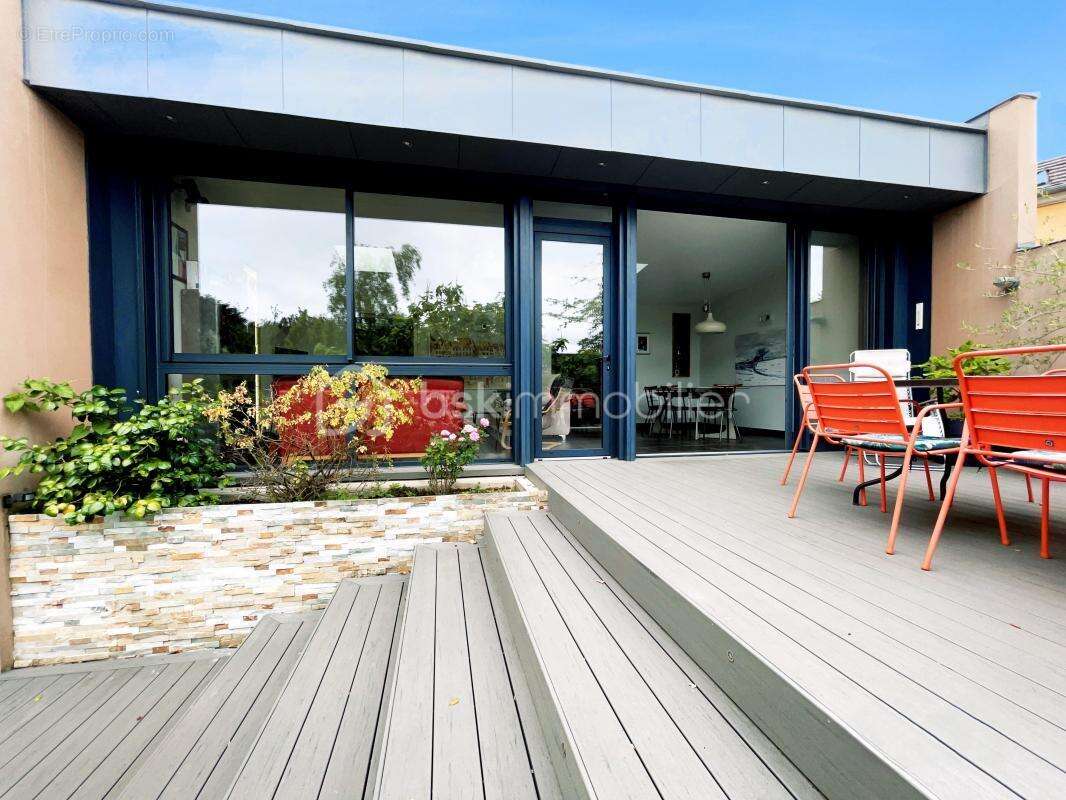 Maison à LES CLAYES-SOUS-BOIS