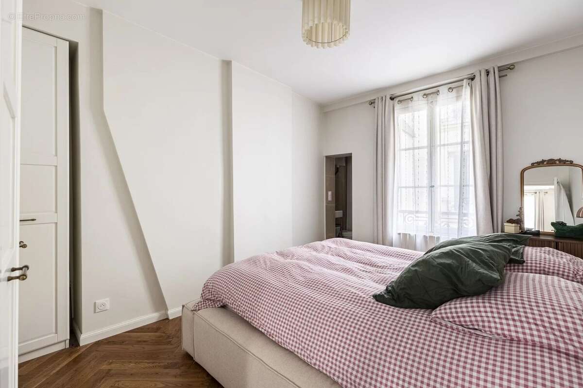 Appartement à PARIS-16E