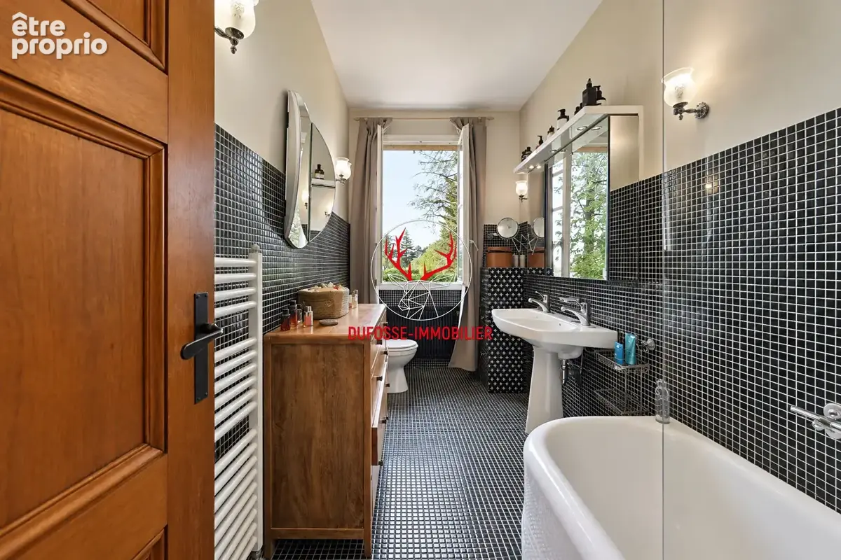 SAINT CYR AU MONT D'OR : Demeure familiale 300m2 avec Vue et terrain de 3200m2 - photo 4