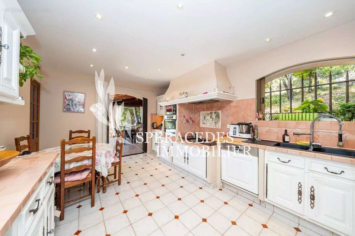 Maison à SAINT-CEZAIRE-SUR-SIAGNE