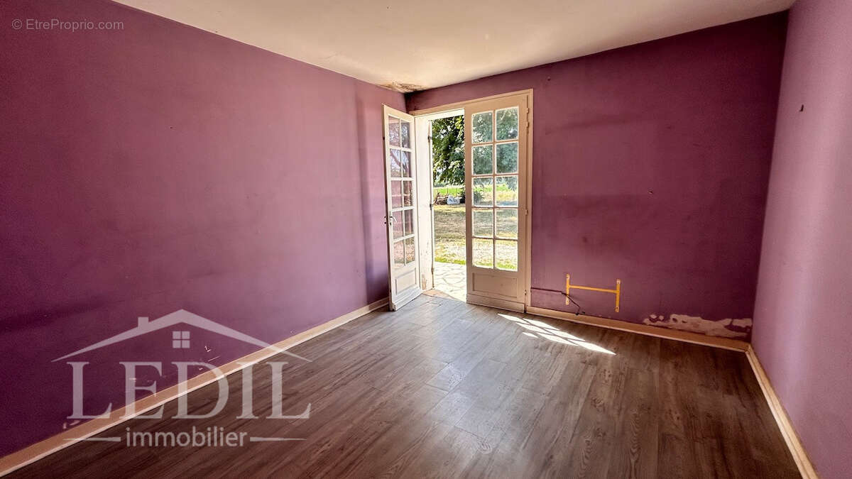 Maison à COURS-DE-PILE