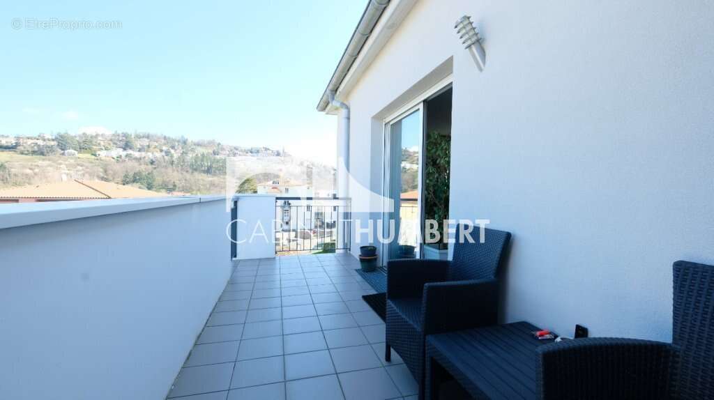 Appartement à SAINT-PRIEST-EN-JAREZ