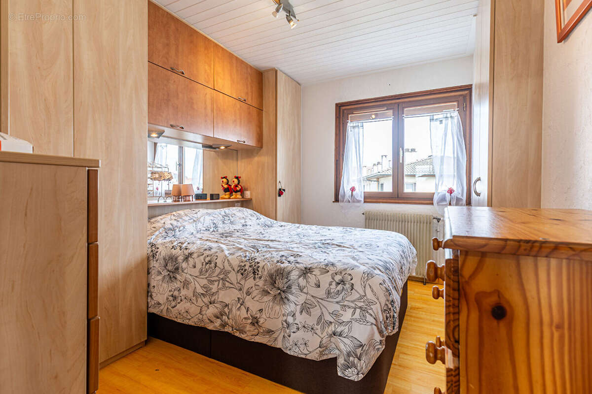 Agence immobiliere laforet - exclusivite - "coccinelle" - appartement t3 de 44,59m2 - veranda - cave - dernier etage - dpe d - r - photo 6