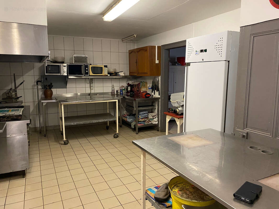 Commerce à FLAMETS-FRETILS