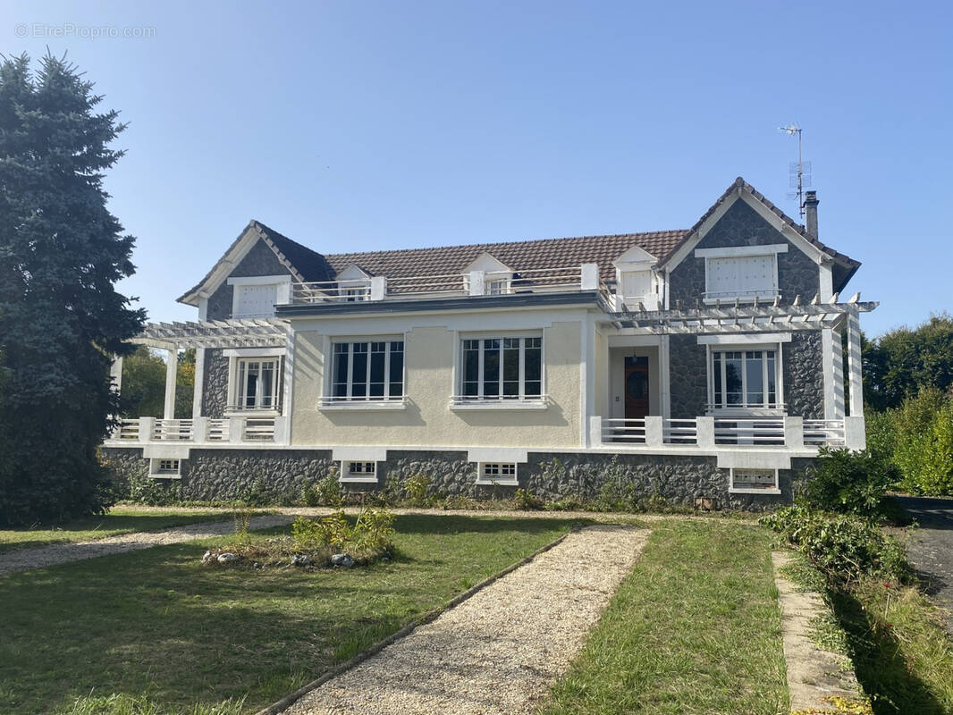 Maison à ARNAC-POMPADOUR