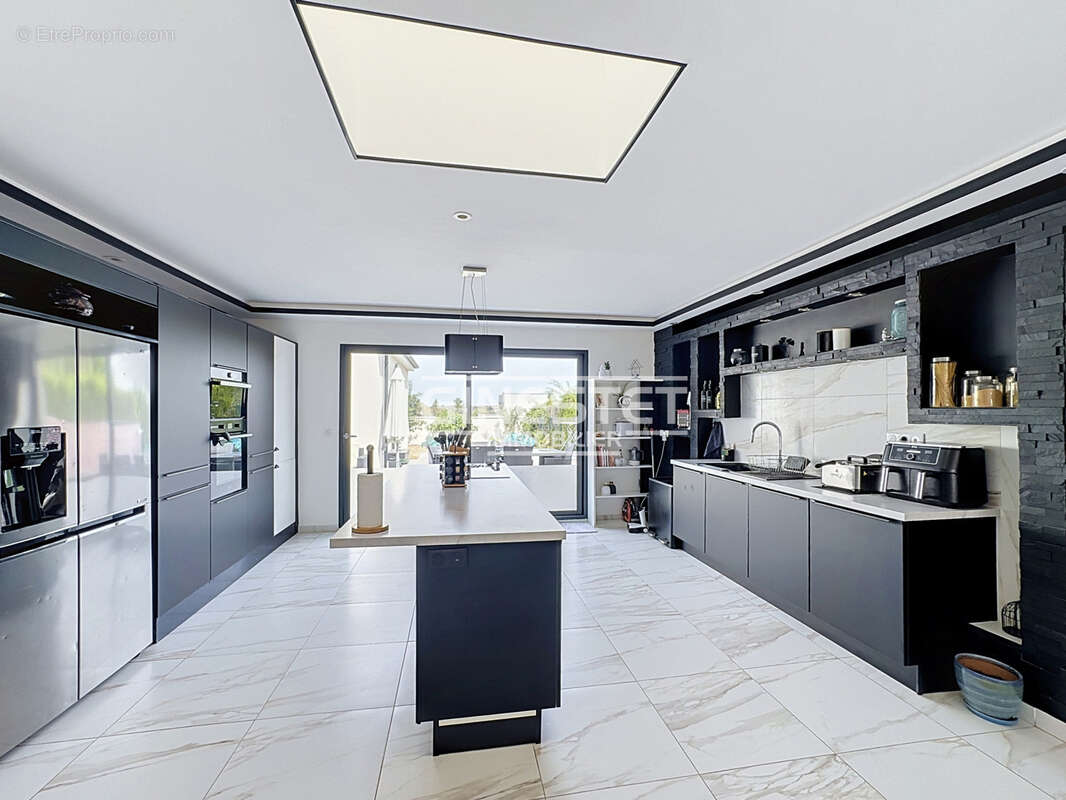 CULOISON, Villa 348m2, 4 chambres, un appartement de 54m2 et piscine intérieure. - photo 8