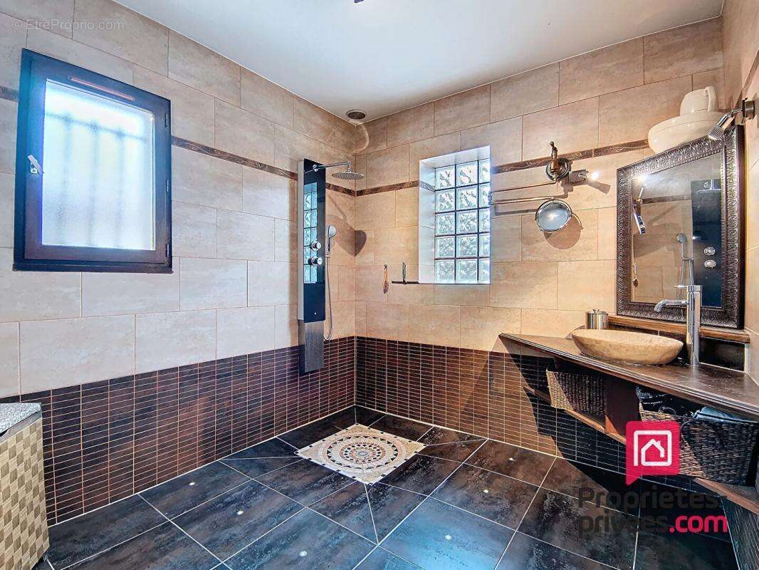 Maison à SAINT-MAXIMIN-LA-SAINTE-BAUME