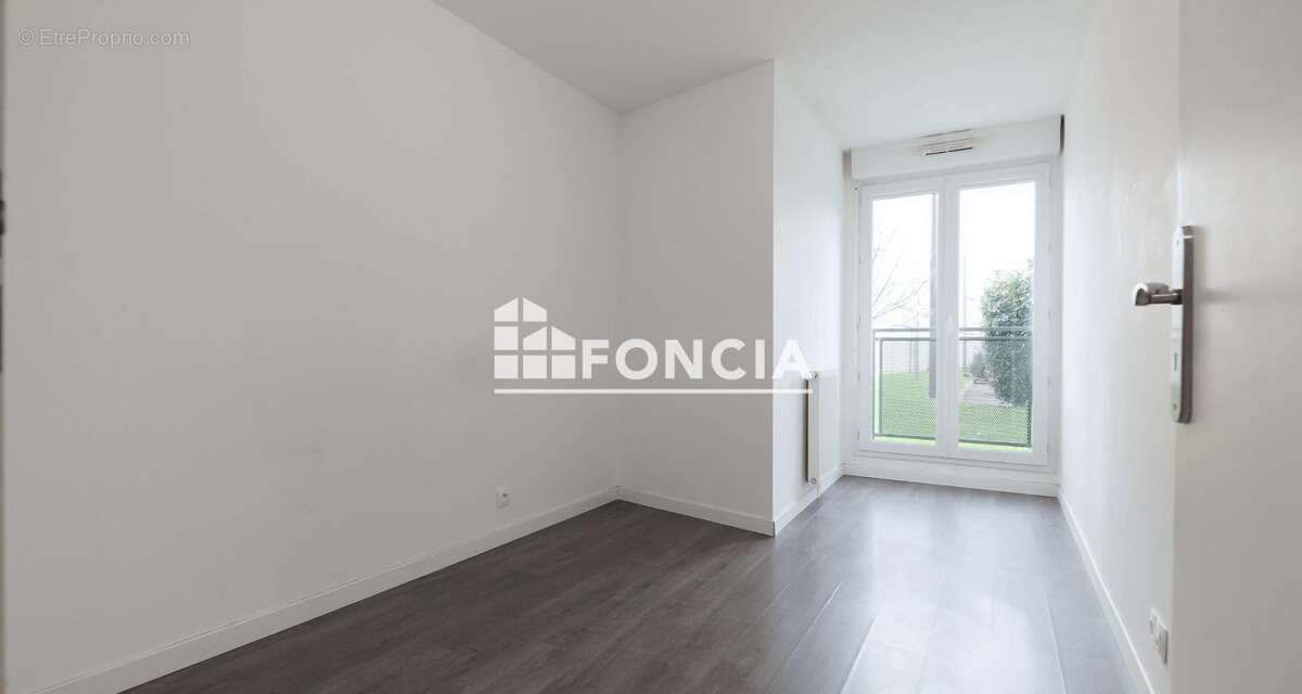 Appartement à SAINTE-GENEVIEVE-DES-BOIS