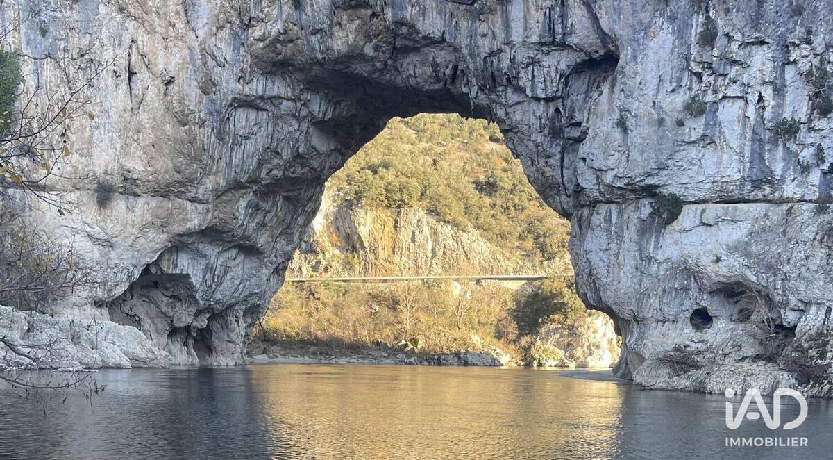 Photo 1 - Commerce à BARJAC