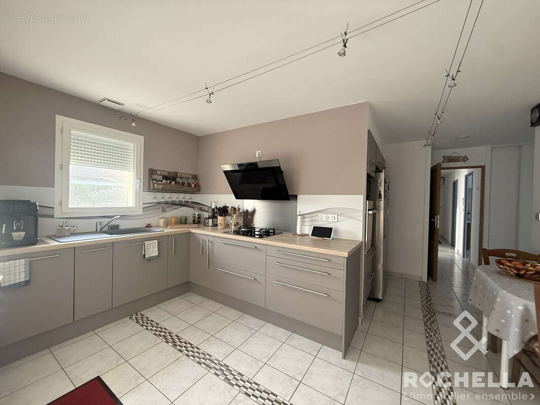 Cuisine - Maison à TONNAY-BOUTONNE