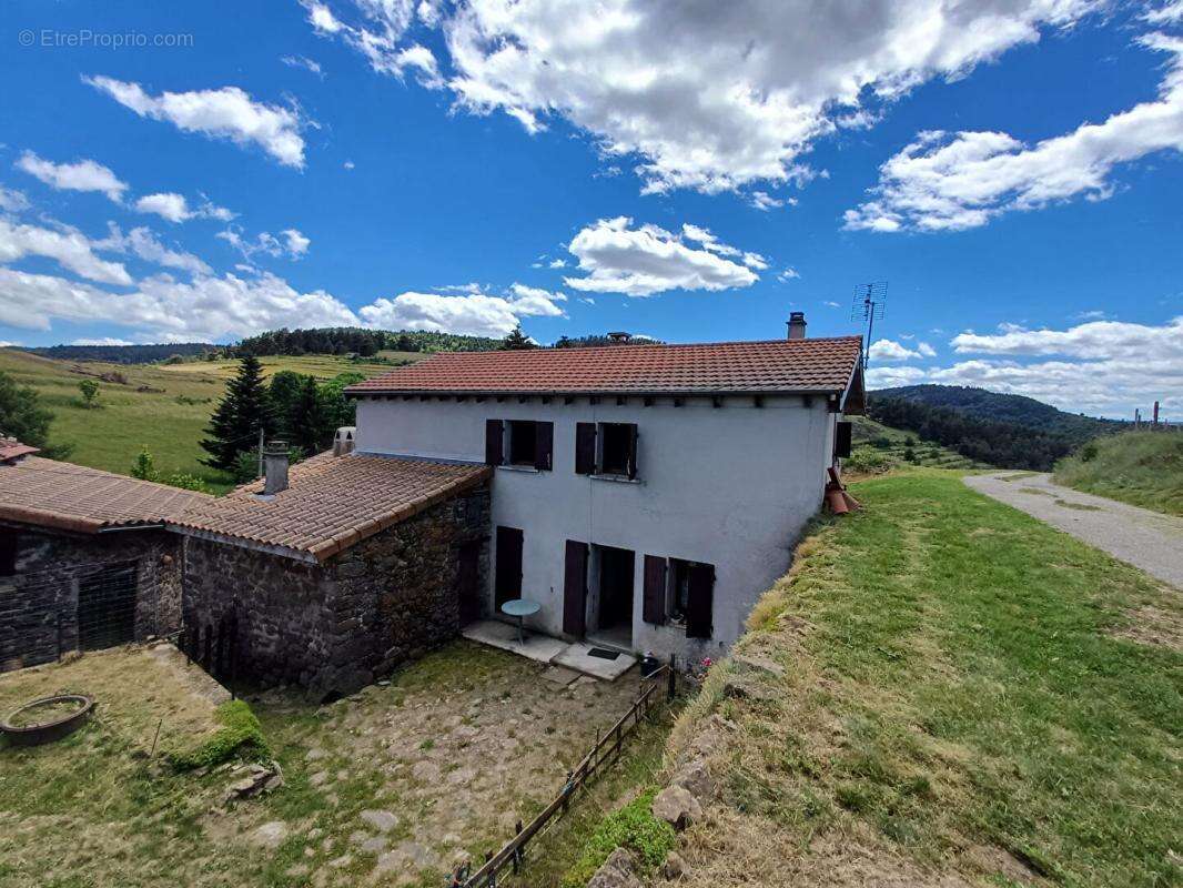 Maison de 100m² en pierres avec dépendances - photo 2