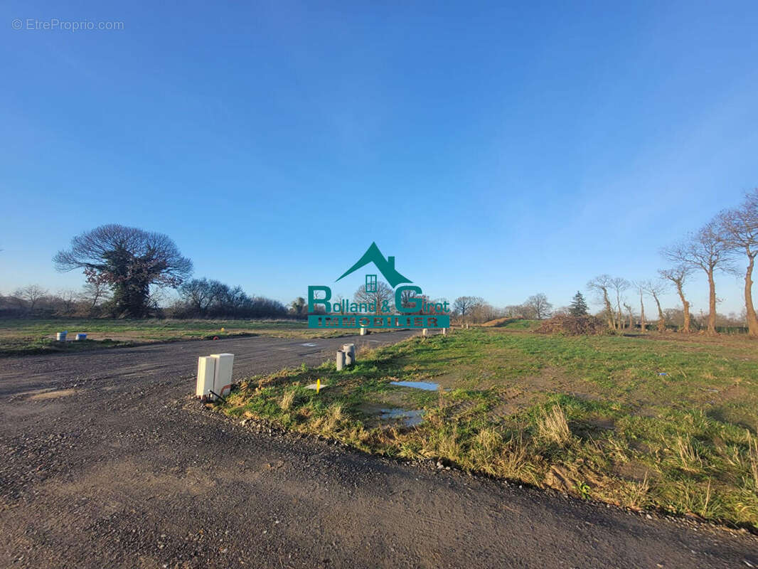 Terrain à SAINT-AUBIN-DU-CORMIER