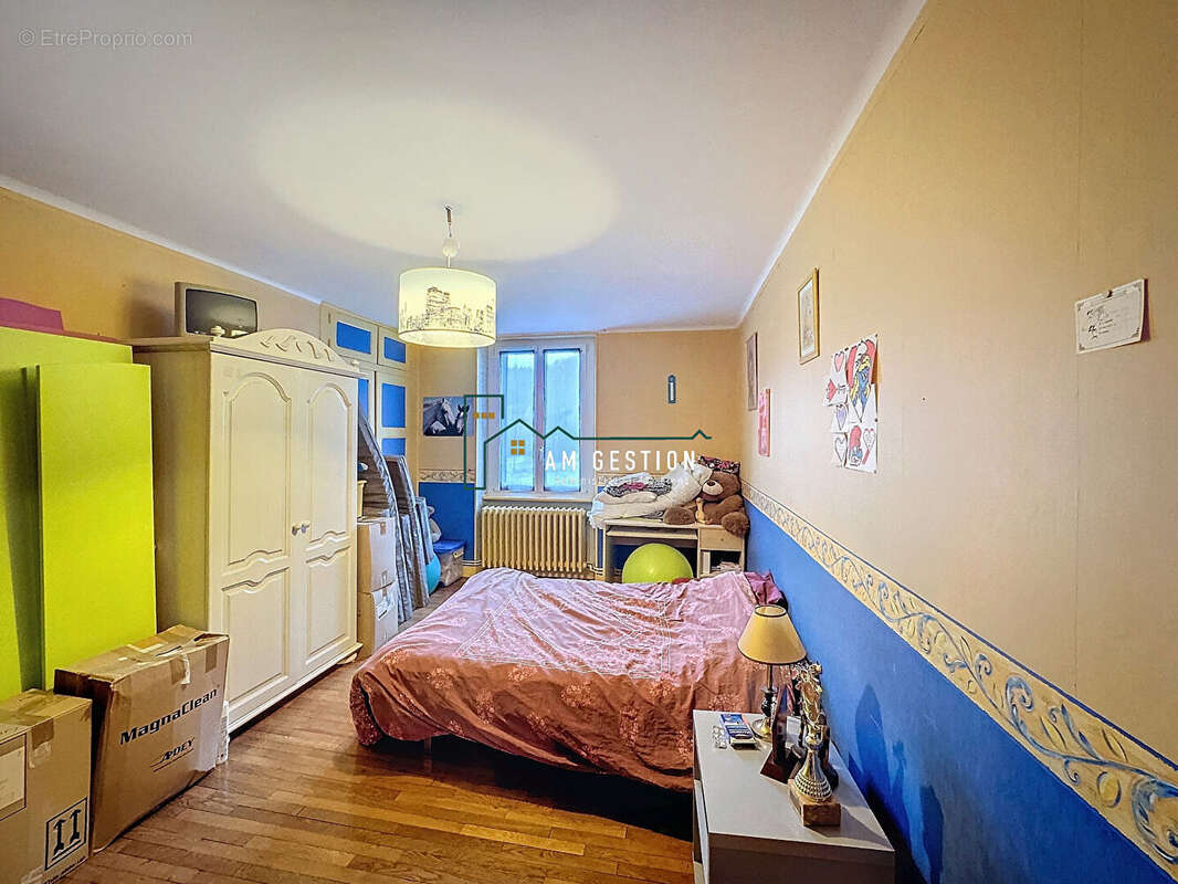 Maison à CHATEAUNEUF-LA-FORET