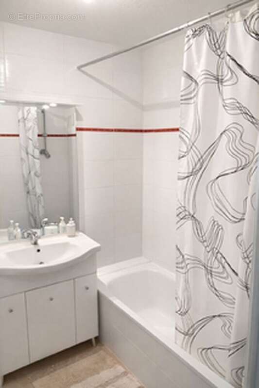 Appartement à ANGRESSE