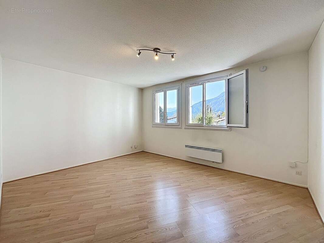 Appartement à MEYLAN