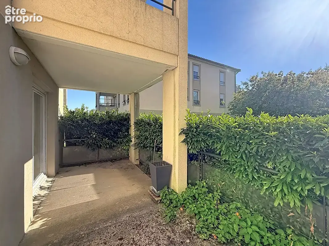 Appartement 3 Pièces 2 chambres, en rez de jardin dans résidence avec piscine et 2 parkings - photo 2