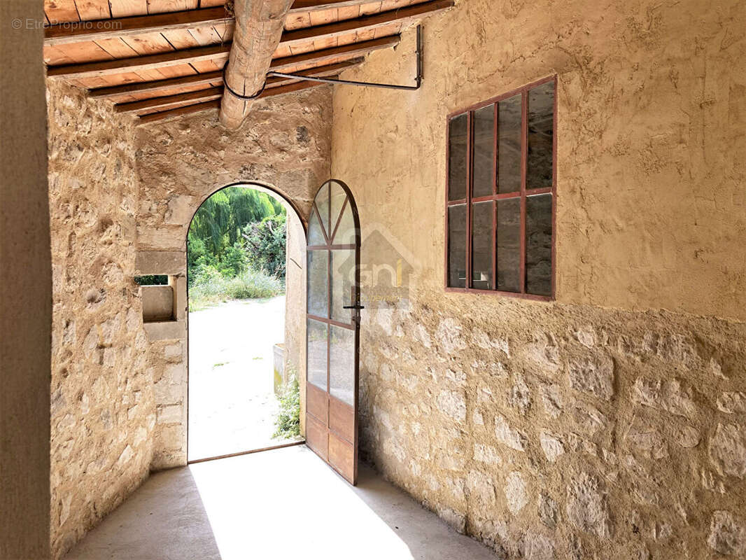 Appartement à PERNES-LES-FONTAINES