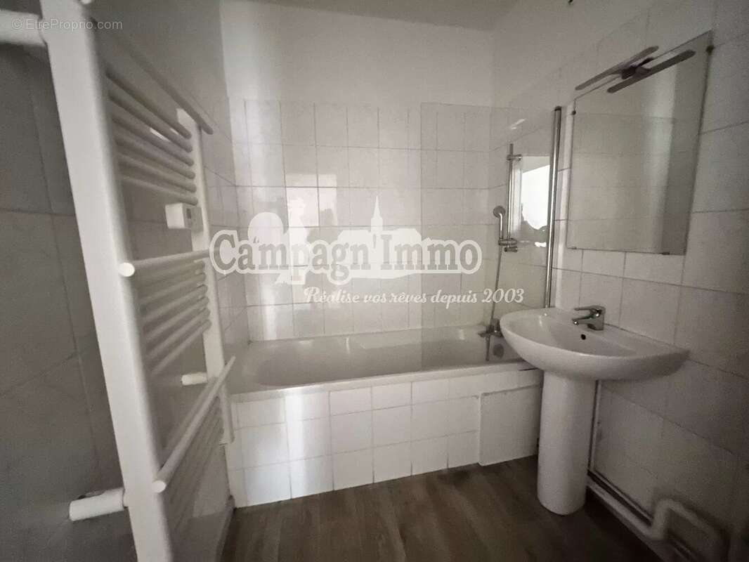 Appartement T3 Centre de Tarare - photo 6