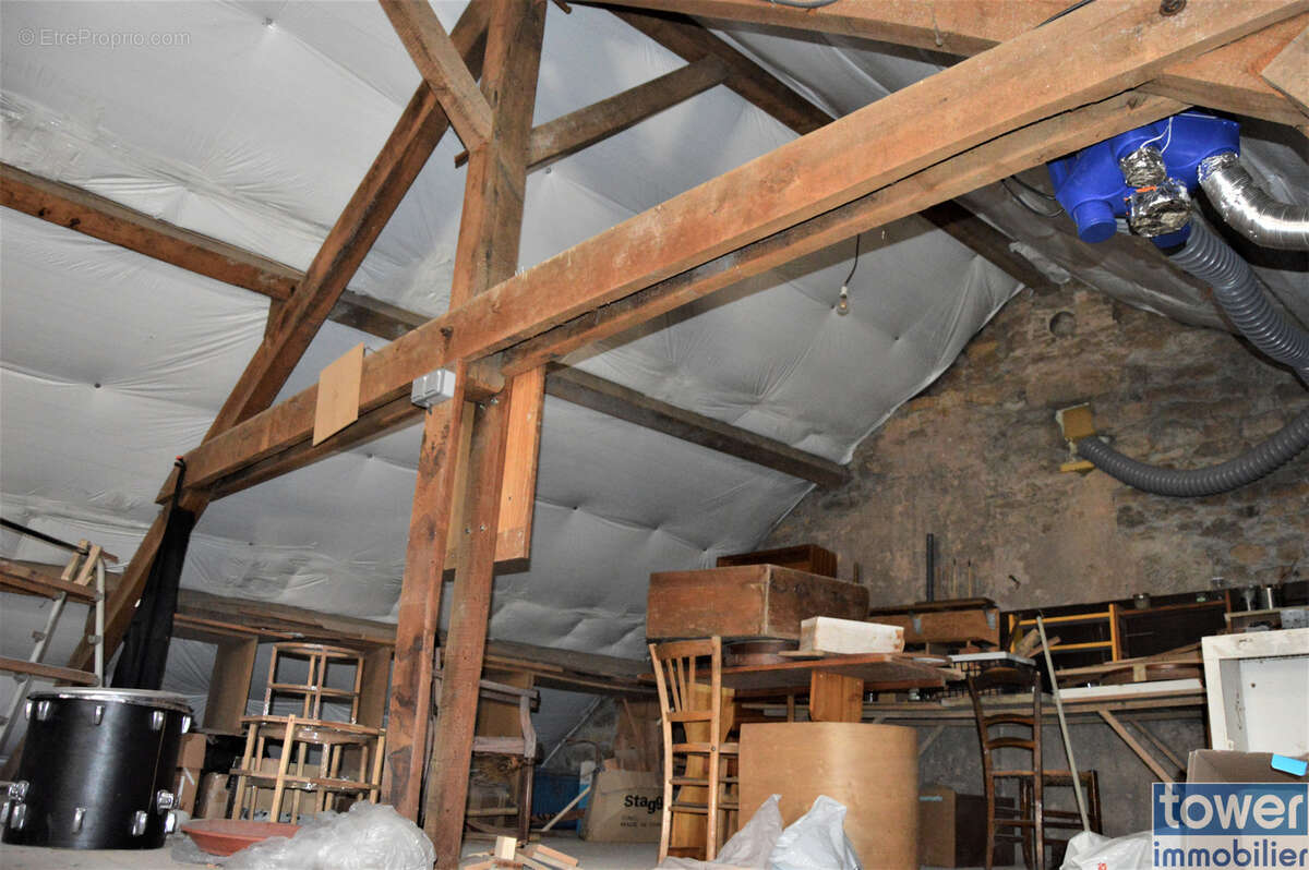 Dans village de caractere ou il fait bon vivre, idéal investisseurs ou grande famille dans leur premier achat - photo 13