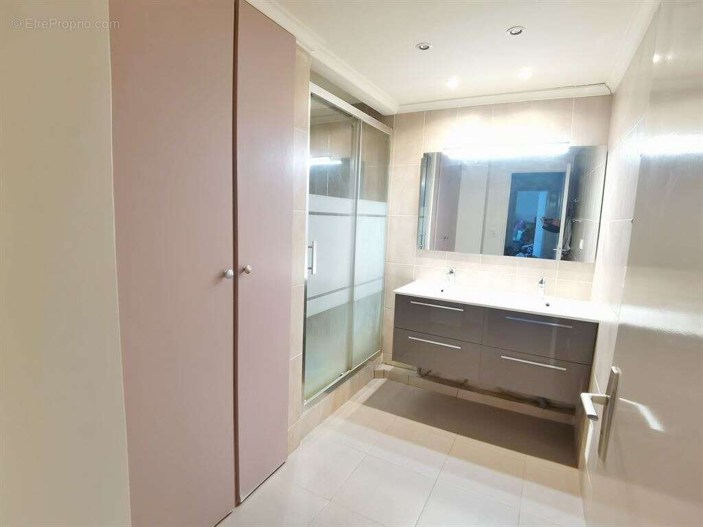 Appartement à PARIS-20E