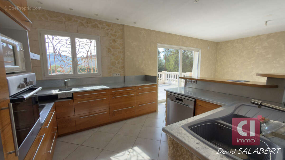 Maison à CUGES-LES-PINS