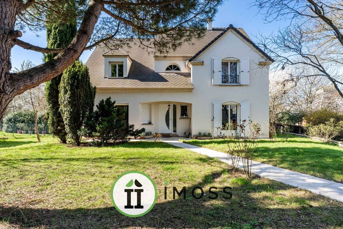 Maison à VARENNES-JARCY