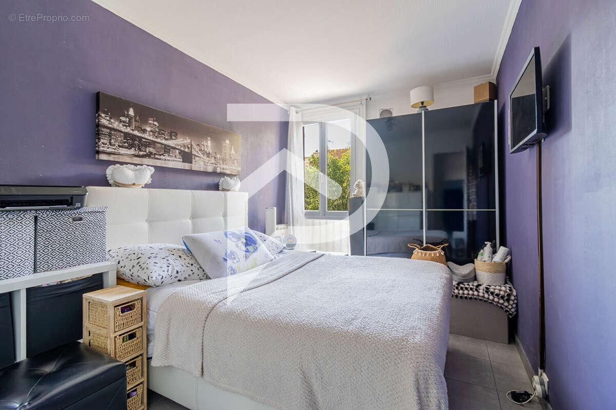 Appartement à MARSEILLE-4E